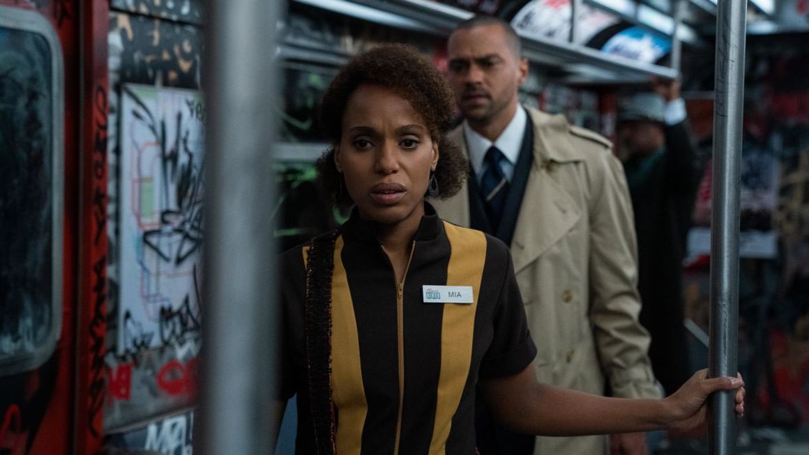 <br><br>
Най-добрите сериали и ТВ-продукции на годината ще бъдат отличени на 21 септември, когато е планиранa виртуалната церемония по раздаването на наградите Emmy. Залаганията за победителите вече започнаха - сред фаворитите с най-голям брой номинации в различните категории са Watchmen (HBO), Ozark (Netflix), The Mandalorian (Disney+) и др.
<br><br>
С наближаването на датата Hollywood Reporter показва и кои са актьорите, продуцентите, сериалите и стрийминг-платформите, които са отбелязали исторически постижения с включването си в списъка на потенциалните победители в Emmy 2020.
<br><br>
<b>Чернокожите актьори и актриси </b>
<br><br>
2020 е рекордна година по брой номинации на чернокожи актьори. От 102 имена на мъже и жени, включени в селекцията за актьорско майсторство на Emmy, 33 са на чернокожи изпълнители. Мая Рудолф и Джанкарло Еспозито са номинирани за две различни роли, с което броят на номинациите става 35.
<br><br>
11 чернокожи актьори са номинирани за представянето си в главна роля - вкл. Реджина Кинг за Watchmen, Дон Чийдъл за Black Monday и Кери Уошингтън за Little Fires Everywhere.