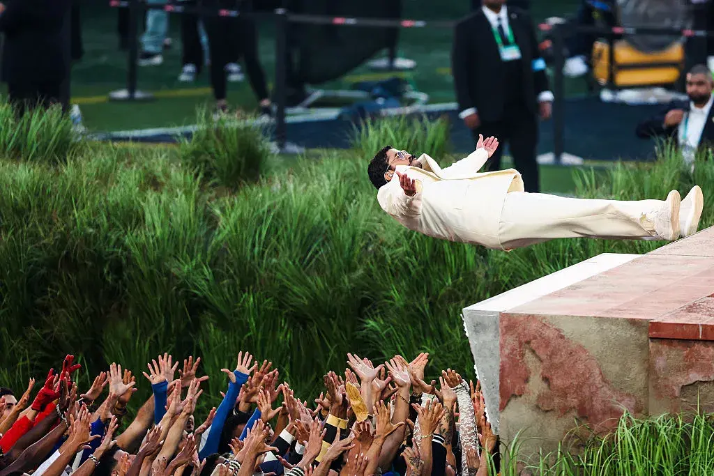 „Бог да благослови Америка“  