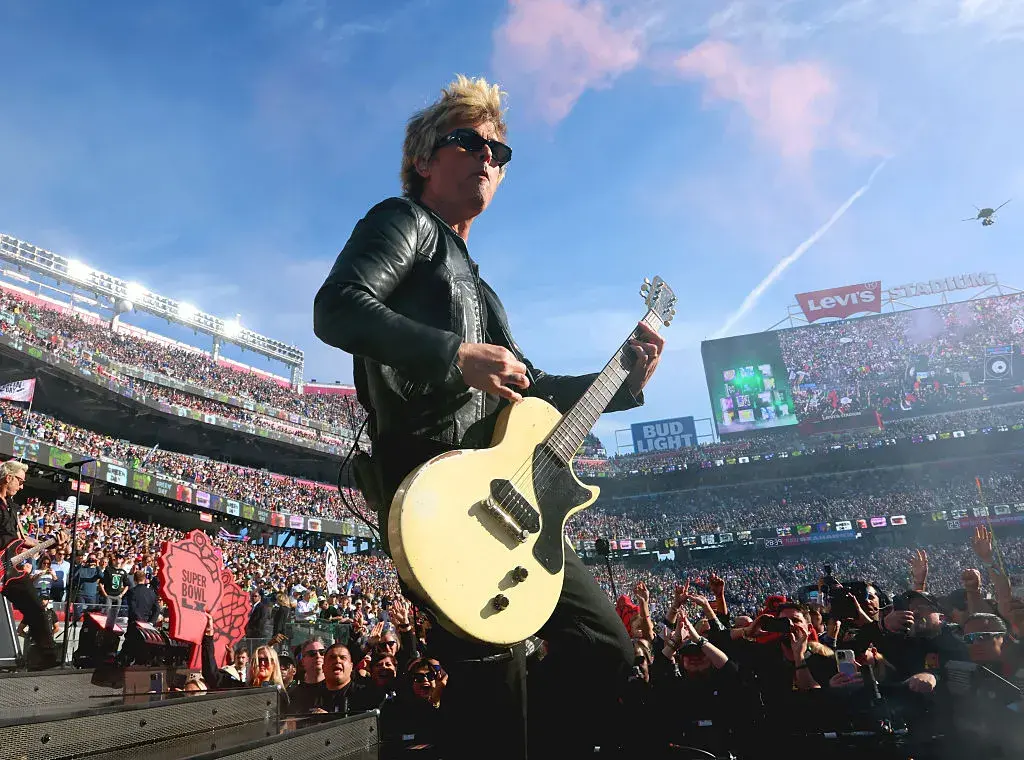 Green Day откриха Супер Боул 
