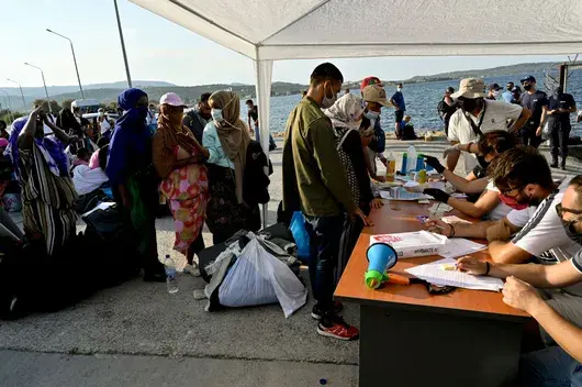 След пожара в Лесбос: Нов лагер за бежанците, липса на нормални условия и страх от коронавируса