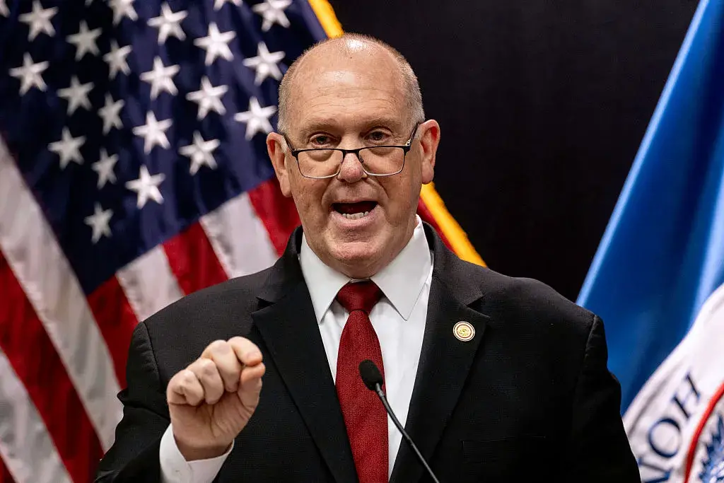 „Царят на границата“ на Тръмп прекрати операцията на ICE в Минесота и я обяви за „много успешна“