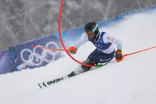 Алберт Попов и Калин Златков отпаднаха в слалома при силен снеговалеж (обновена)