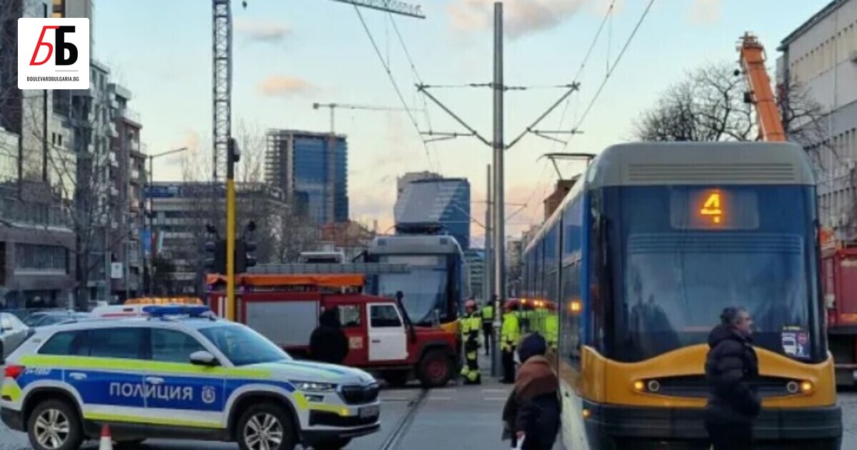 Жена е починала, след като е била блъсната от трамвай