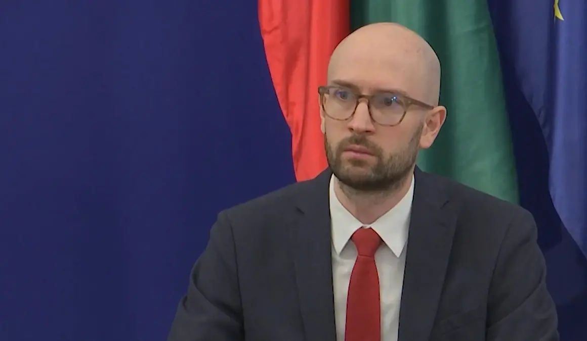 Заплатите на чиновниците ще бъдат индексирани с 5% и след края на март