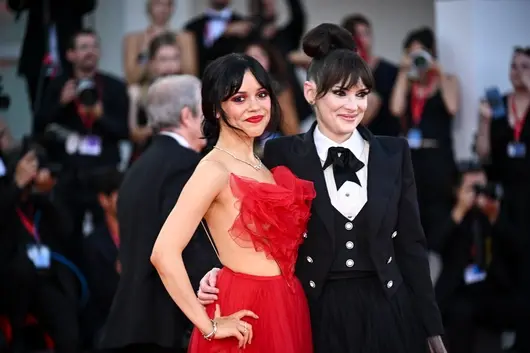 Уинона Райдър, Джена Ортега и Тим Бъртън се събират в третия сезон на Wednesday