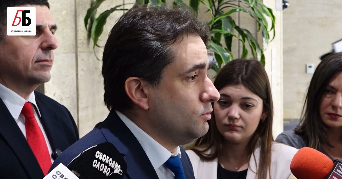 За оставката на шефката на ВиК холдинга настояват от Да,