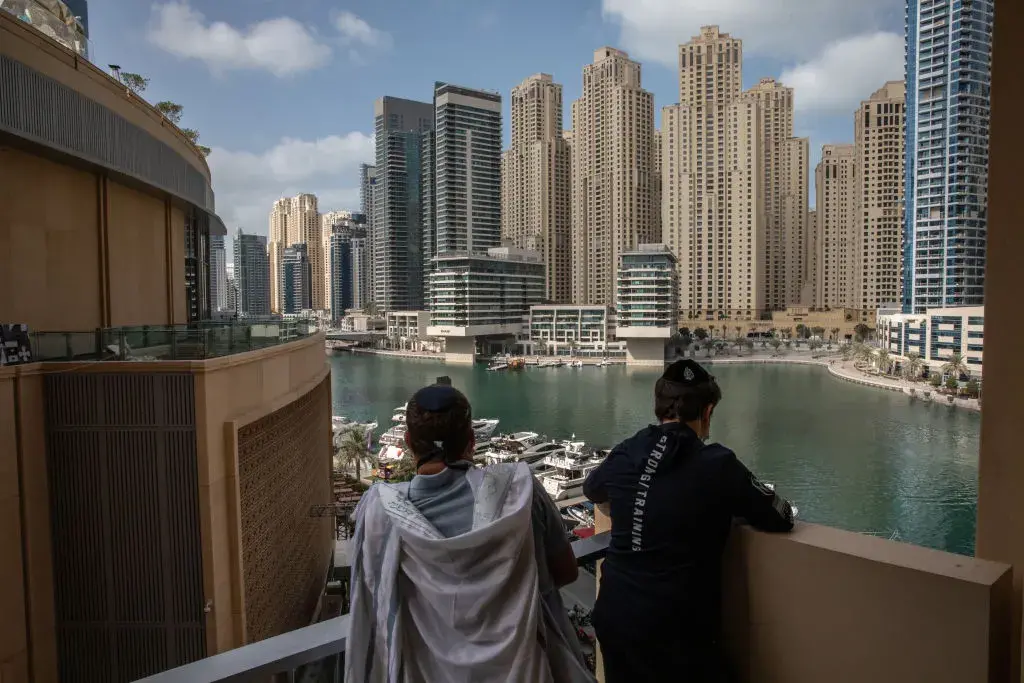 След Абу Даби и Дубай въвежда безплатно удължаване на хотелския престой за блокираните туристи