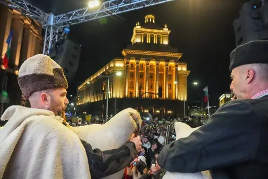 България търси патриоти демократи