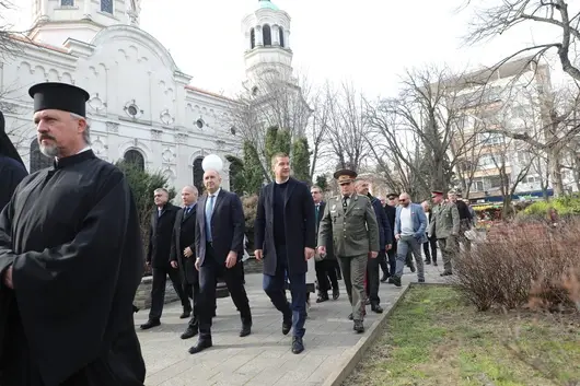 Кметът на Стара Загора остава в ГЕРБ, само празнувал с Радев