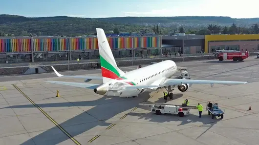 Първите евакуирани от Близкия изток летят към България 