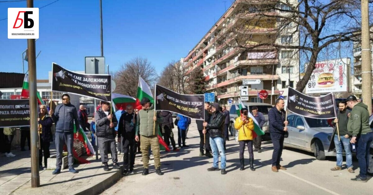 Жители на Силистра излязоха на протест заради високите сметки за