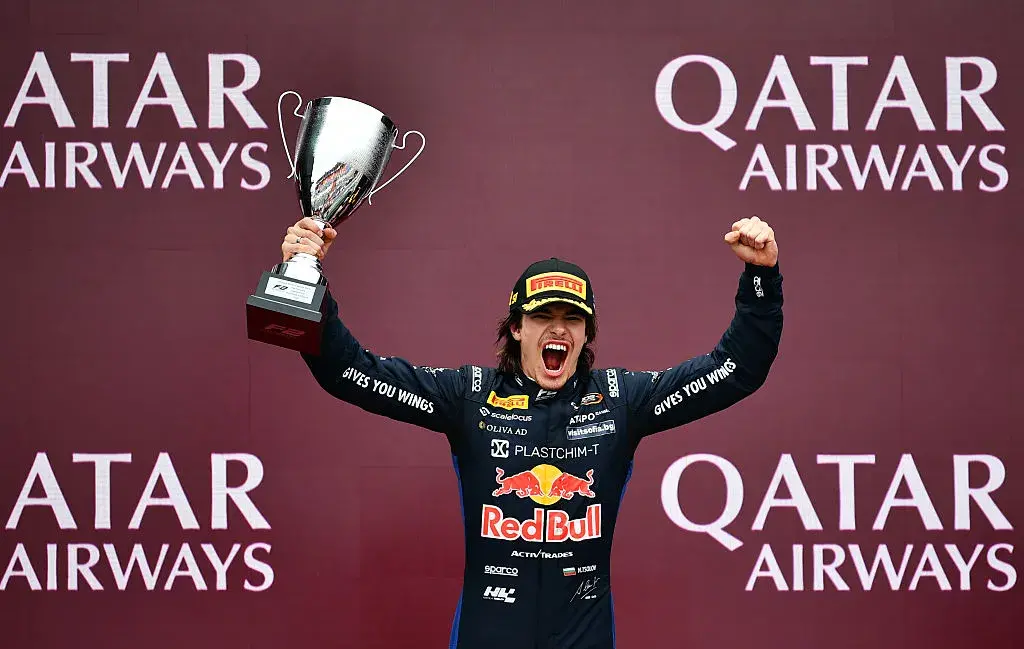 Никола Цолов кара феноменално и за първи път триумфира във Формула 2