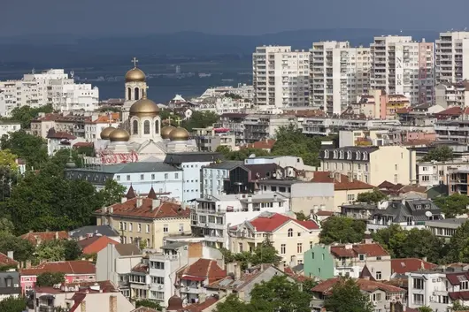 Служител на район "Приморски" във Варна е задържан с 1500 евро подкуп