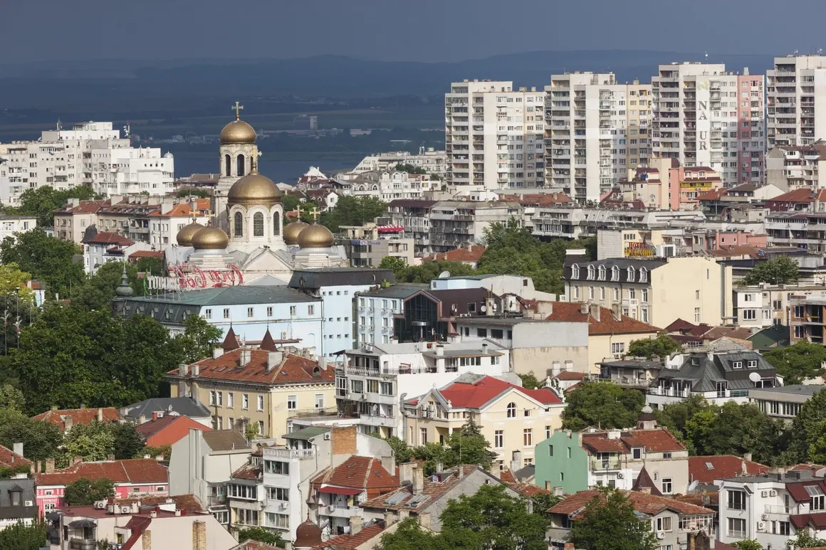 Служител на район "Приморски" във Варна е задържан с 1500 евро подкуп