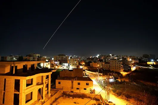 Иран нанесе нови ракетни удари срещу Израел и засили вътрешните репресии в страната