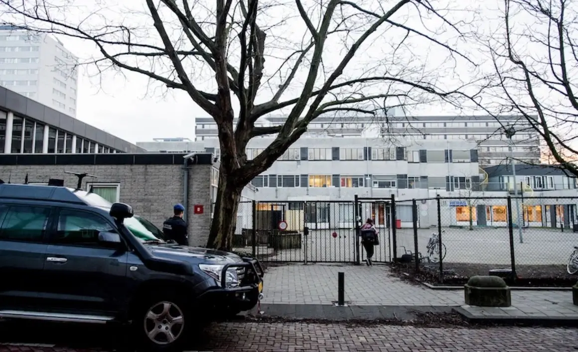Експлозия нанесе щети на еврейско училище в Амстердам
