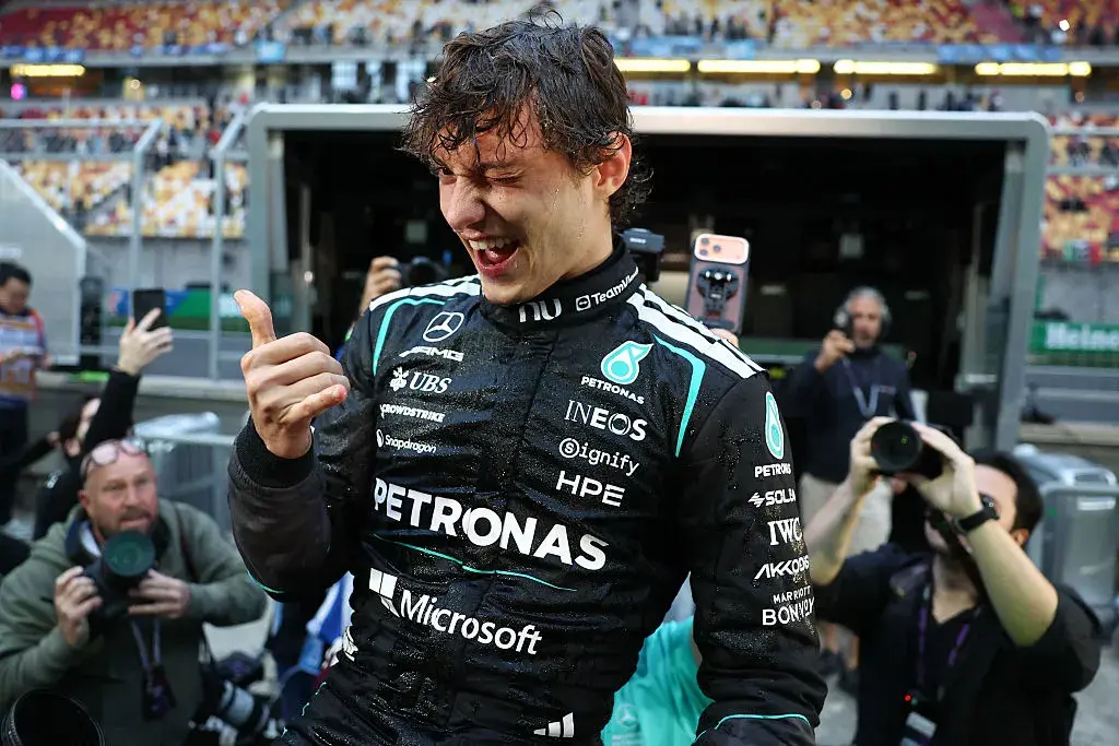 Инженери от F1 му пишат домашните по математика, докато той печели състезания 