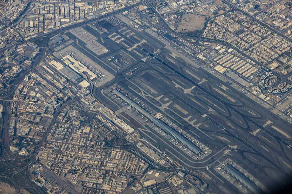 Летището в Дубай беше затворено за часове след атака от Иран