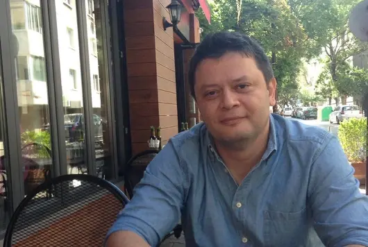 Николай Стайков е сред създадтелите на платформата "Извън ефир"