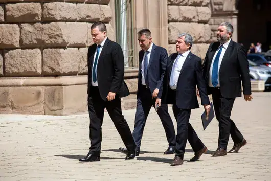 ДПС, ИТН и “Възраждане” се погрижиха да не вземем парите по плана за възстановяване