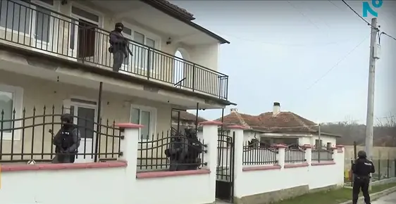 Трима души са задържани при акция срещу купуването на гласове в област Варна