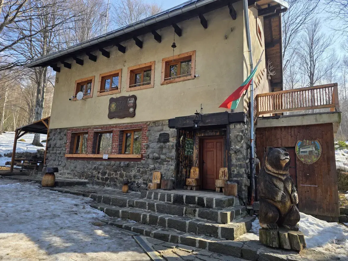 Изстрели, заплахи и арест при опита за смяна на хижаря в "Камен дел" на Витоша