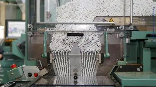 Европейската прокуратура арестува 11 българи и украинци в нелегална фабрика за цигари в Италия