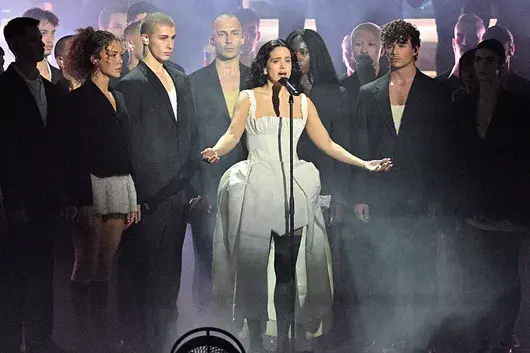 Росалия прекъсна концерт от турнето си заради хранително натравяне