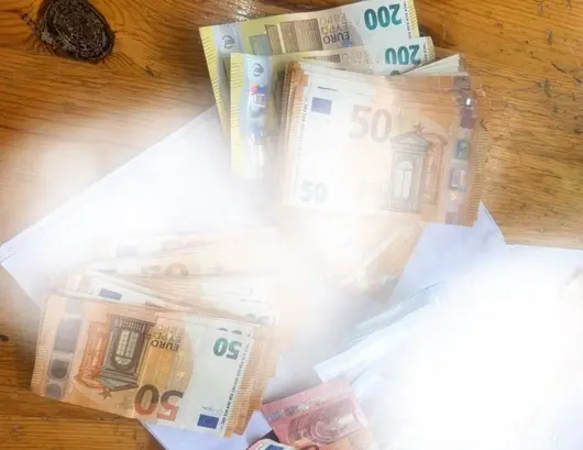 МВР: Безработен мъж е раздавал пари в търговски обект на общински съветник в Септември