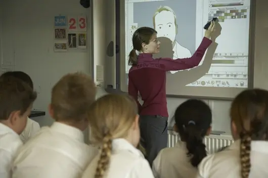 До 2030 година всички училища трябва да преминат на едносменен режим