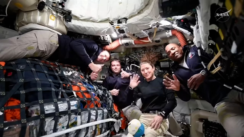 "Артемис 2" успешно излезе от земната орбита и се насочи към Луната