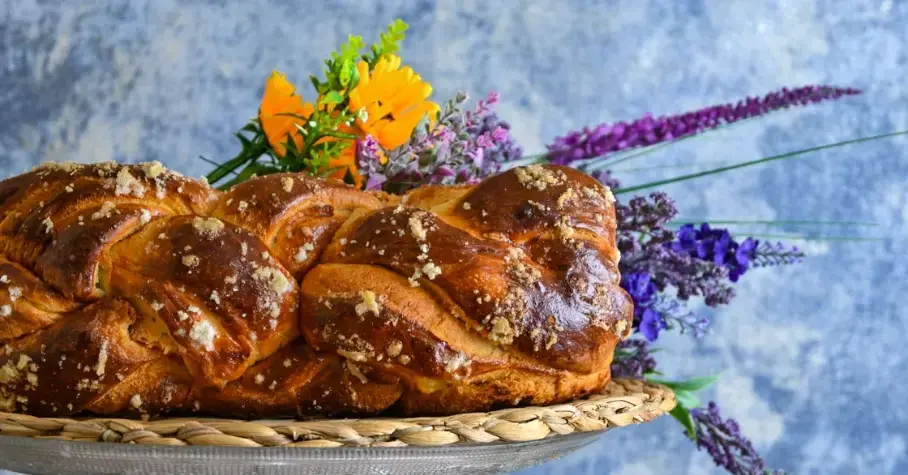 Рецепта за козунак с пудинг и локум: между традицията и десерта