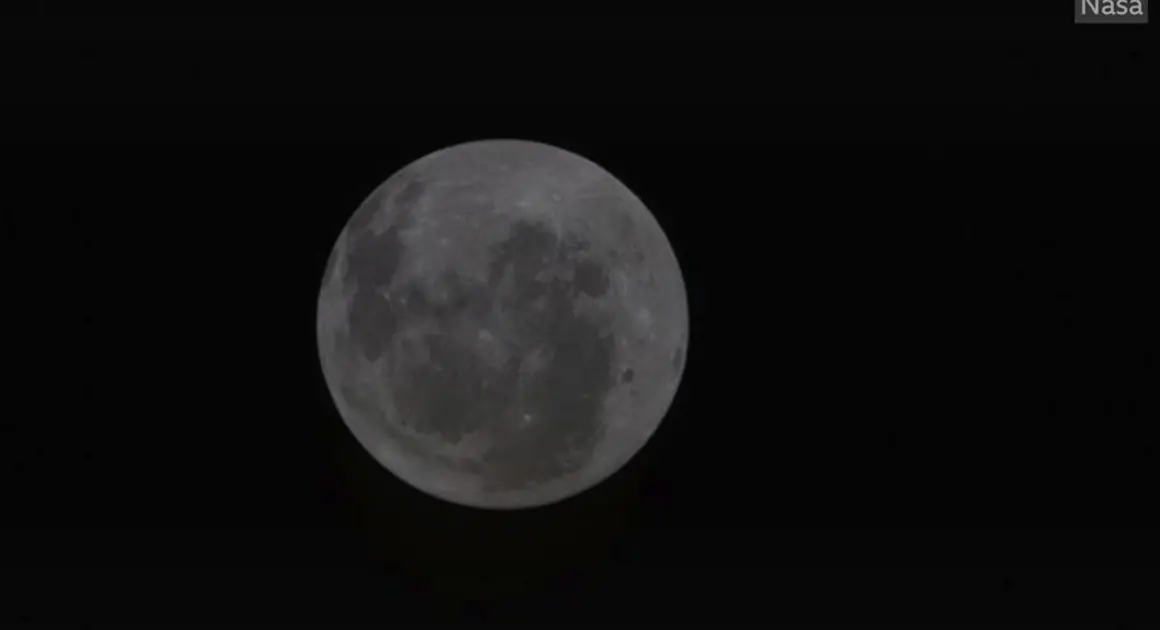 Екипажът на "Артемис 2" видя тъмната страна на Луната