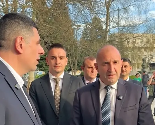 Лидерски дебат няма да има, стана ясно от разговор между Мирчев и Радев. Асен Василев е виновен