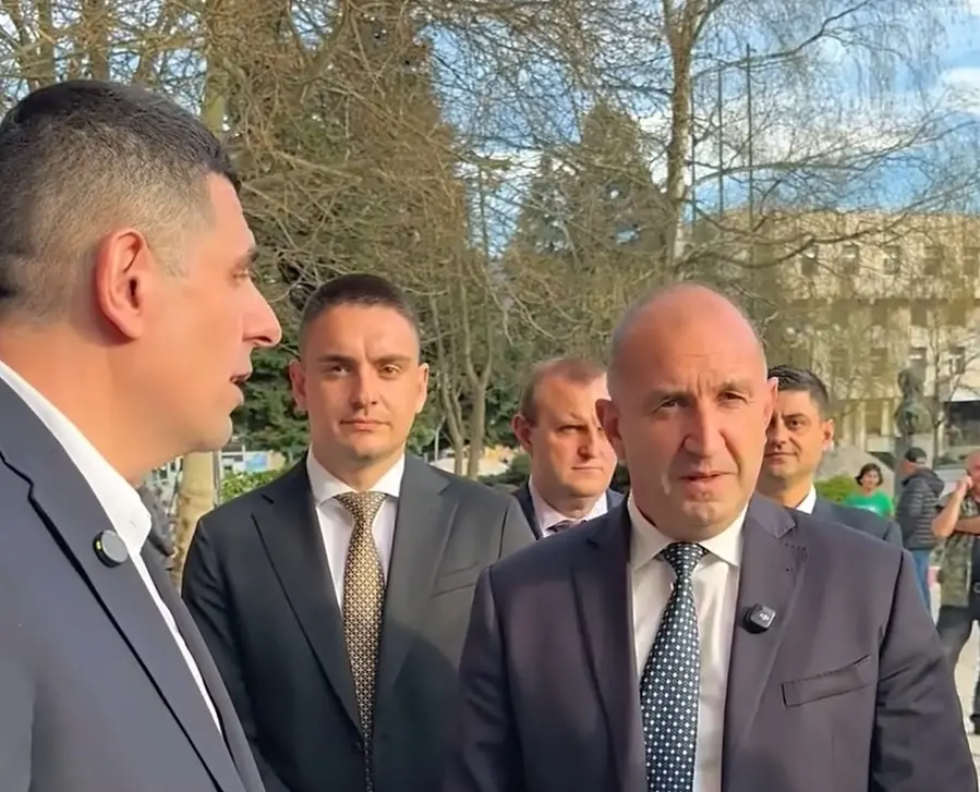 Лидерски дебат няма да има, стана ясно от разговор между Мирчев и Радев. Асен Василев е виновен