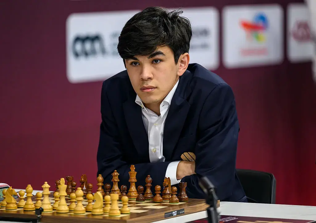Кой е Джавохир Синдаров - 20-годишният шахматист, който пренарежда играта