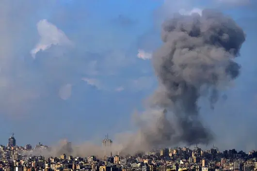 Израел атакува Ливан, Ормузкият проток остава затворен