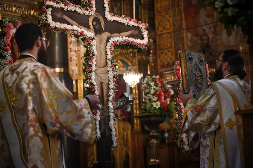 Разпети петък е - православните християни се прекланят пред плащеницата на Исус Христос