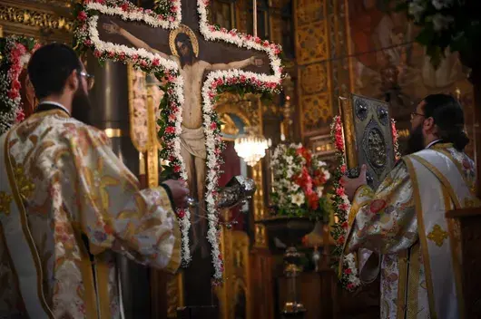 Разпети петък е - православните християни се прекланят пред плащеницата на Исус Христос