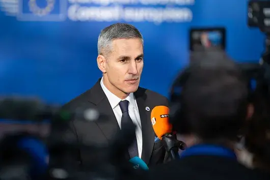 Гюров пред Politico: Опитваме да защитим, не да управляваме изборите