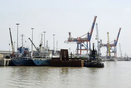 САЩ започват блокада на ирански пристанища, Техеран предупреждава за ответни действия