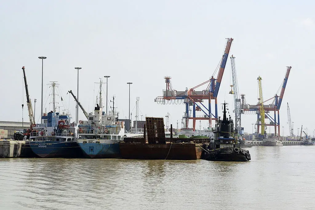 САЩ започват блокада на ирански пристанища, Техеран предупреждава за ответни действия