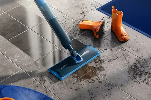 Два пъти по-чисто, два пъти по-бързо: Philips представя електрическия моп Philips OneUp