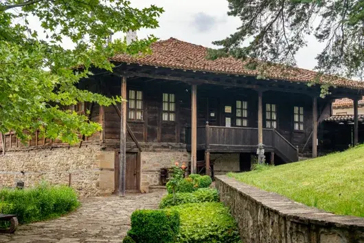 Отвъд страниците на любими български романи – връщаме се обратно към корените, но без да се изгубим по пътя натам