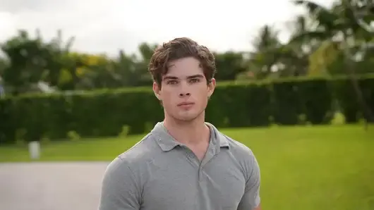 Looksmaxxing инфлуенсър, който оформя скулите си с чук, е в болница след свръхдоза