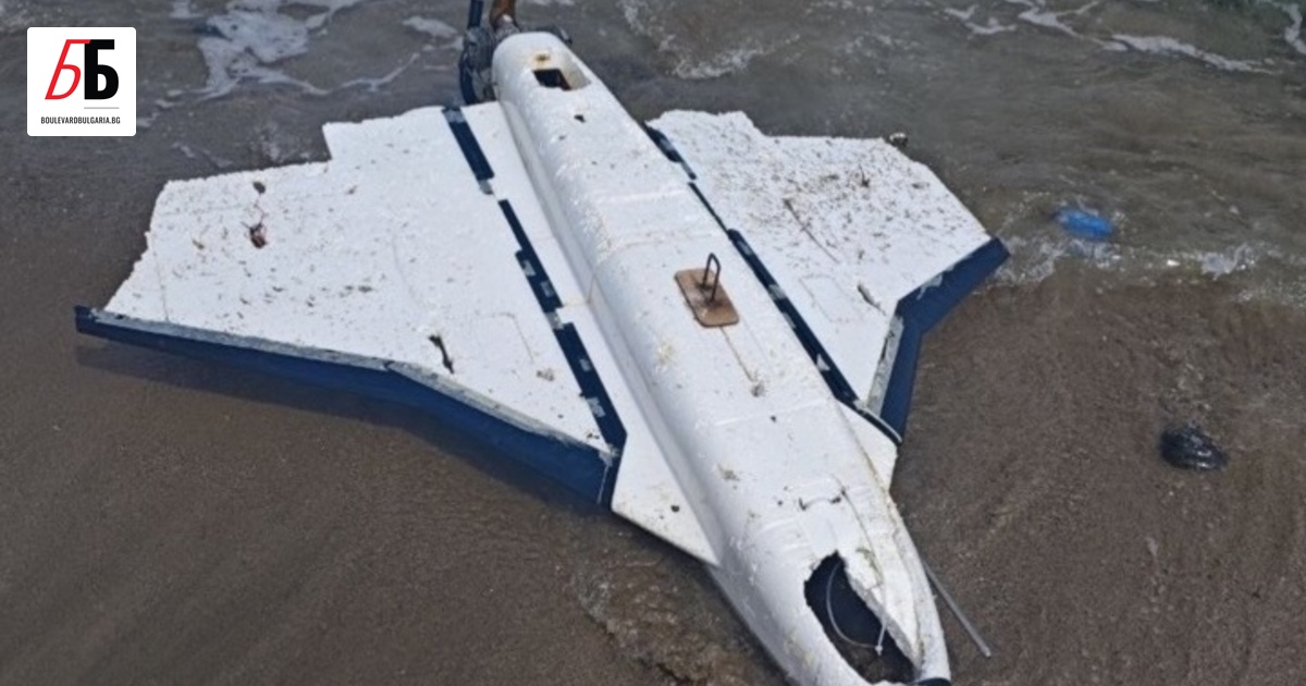 Нов военен дрон е изплувал на брега на морето, след