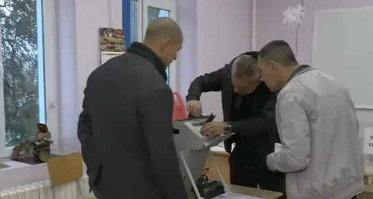 Изборният ден в село Буковлък започна със скандал