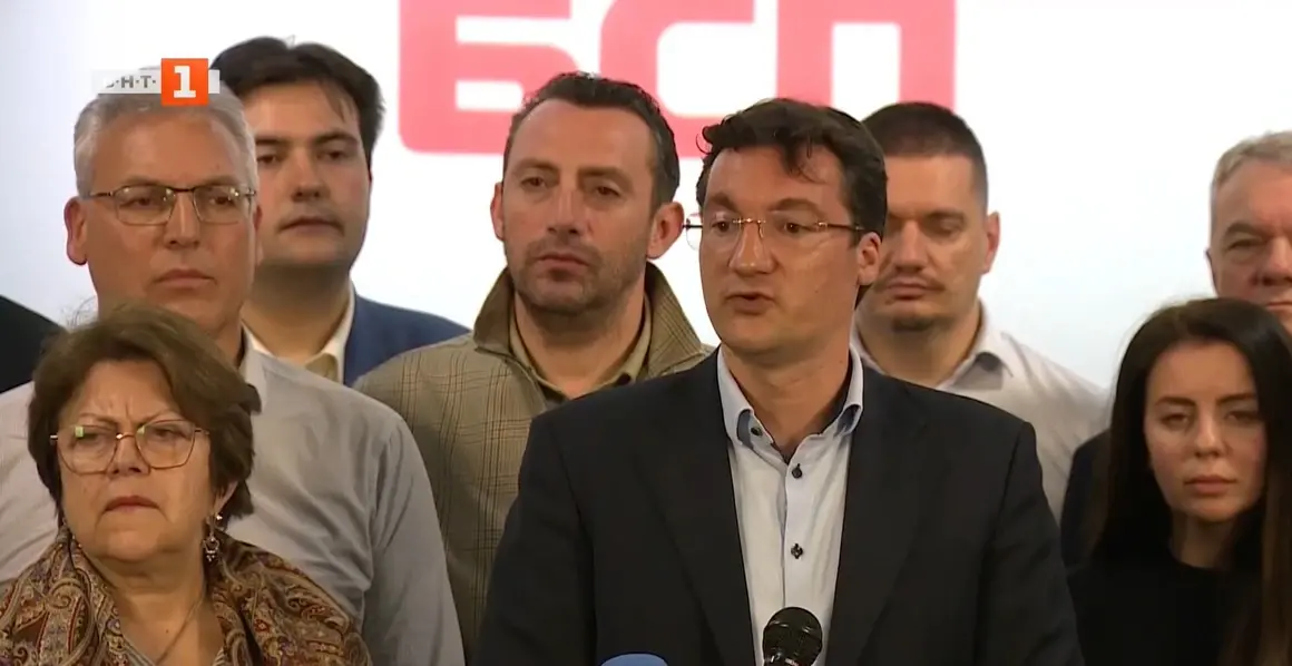 Крум Зарков поздрави Румен Радев за победата и допусна общо управление с него