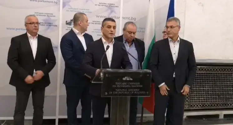 Красимир Янков и Валери Жаблянов се отцепиха от ПГ на БСП