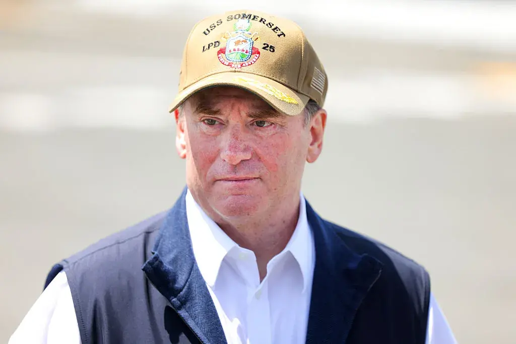 Началникът на военноморските сили на САЩ Джон Фелан напуска поста си